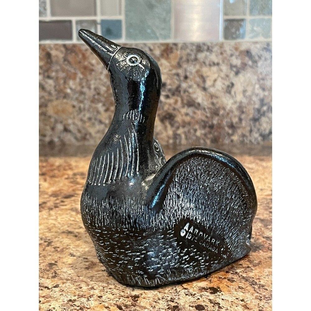 Aardvark soapstone bird sculpture - hand carved - Aardik Collection - Canadaart